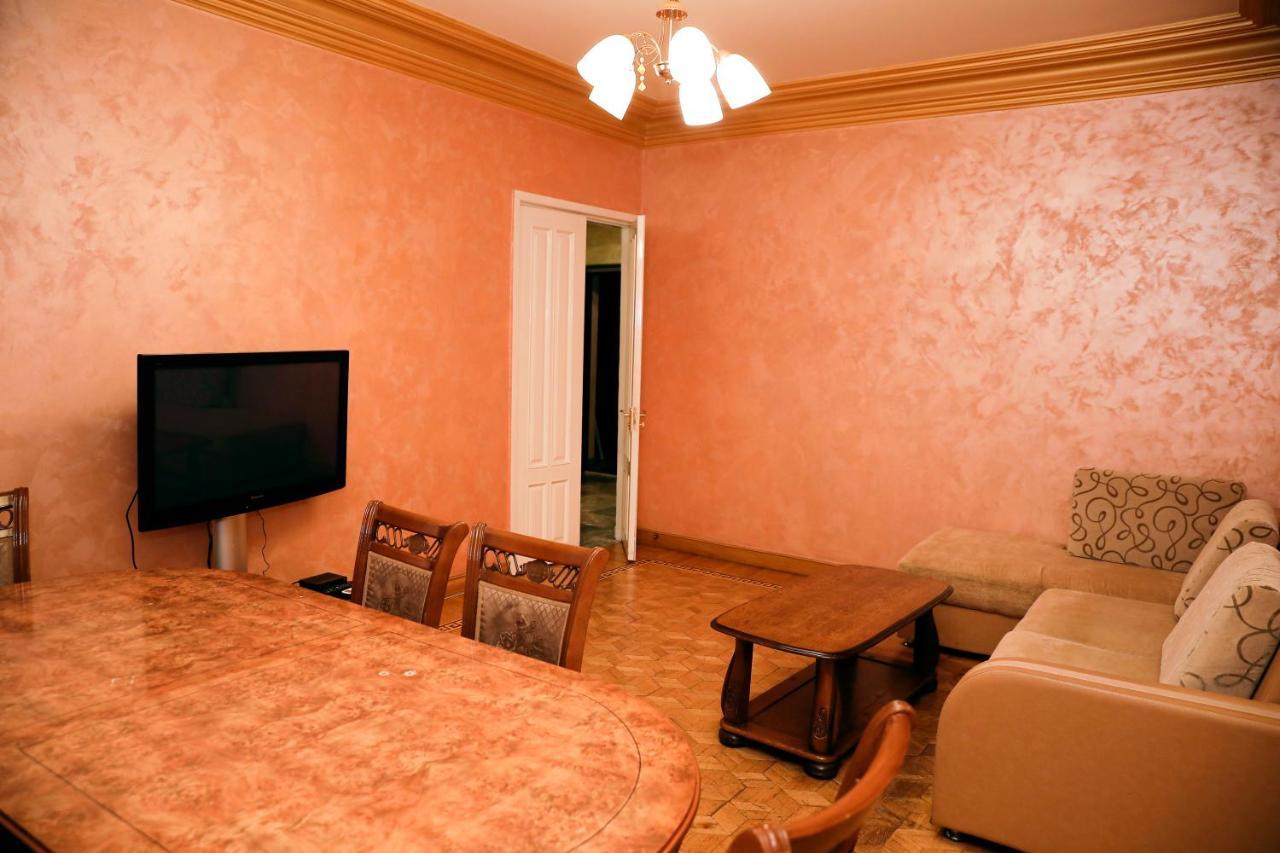 Big 3 Room Apartment On Republic Square Ереван Экстерьер фото