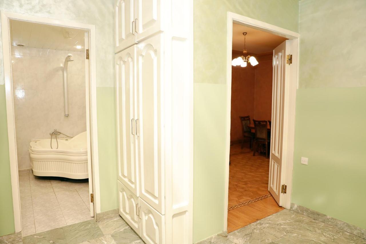 Big 3 Room Apartment On Republic Square Ереван Экстерьер фото